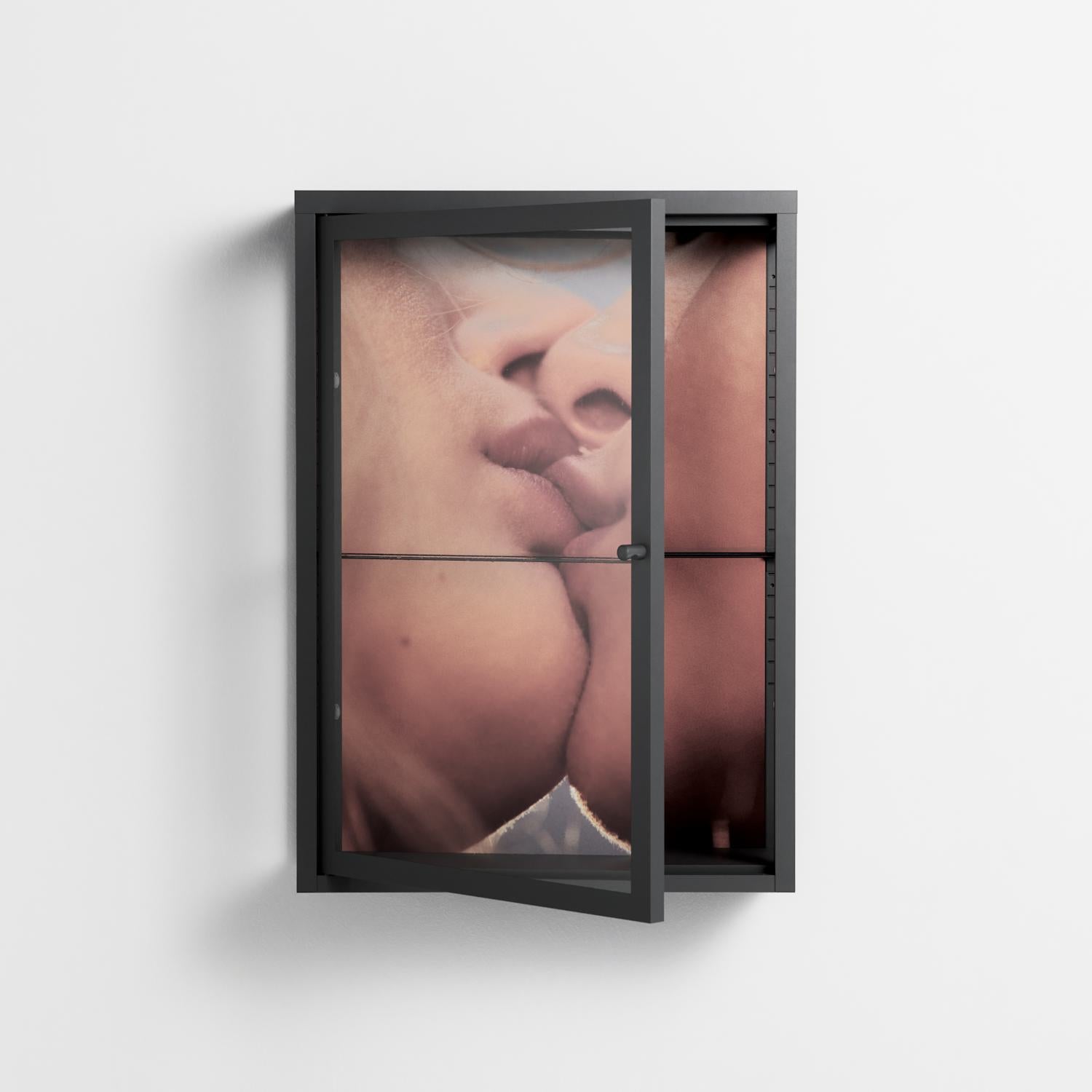 The Art Of Kissing - Wall Cabinet - Nadia Ryder - Antracite - Clear glass