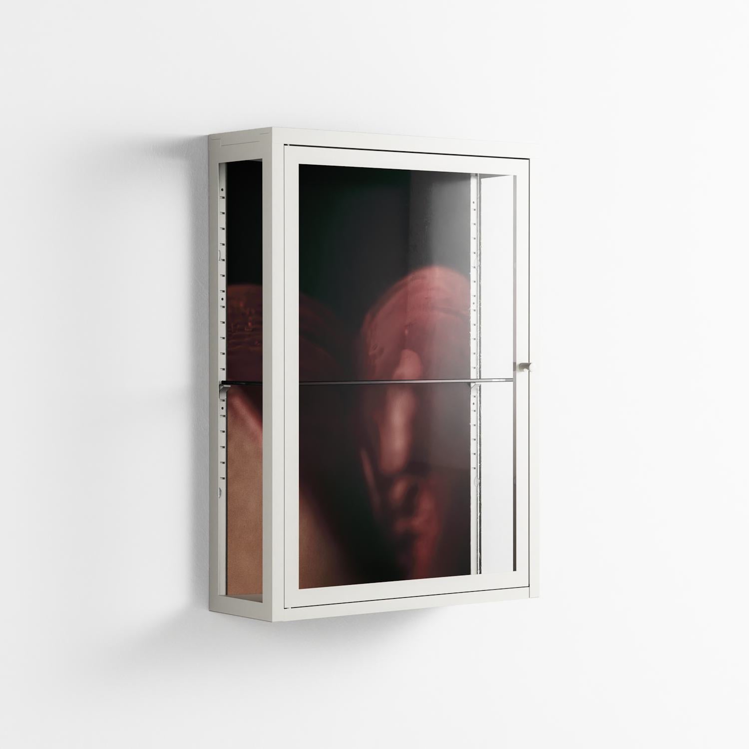 Red 3 - Wall Cabinet - Nadia Ryder - Chalk - Clear glass