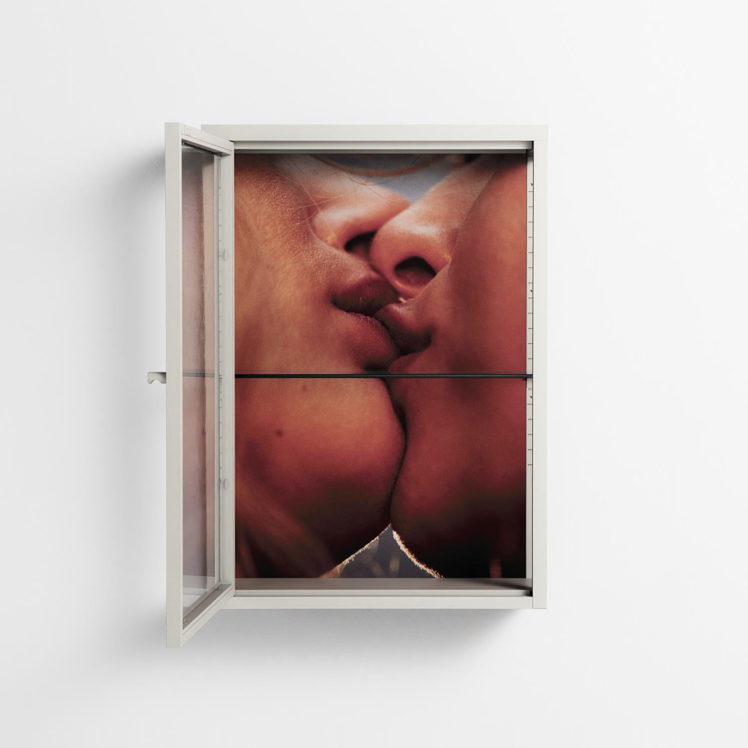 The Art Of Kissing - Wall Cabinet - Nadia Ryder - Chalk - Clear glass