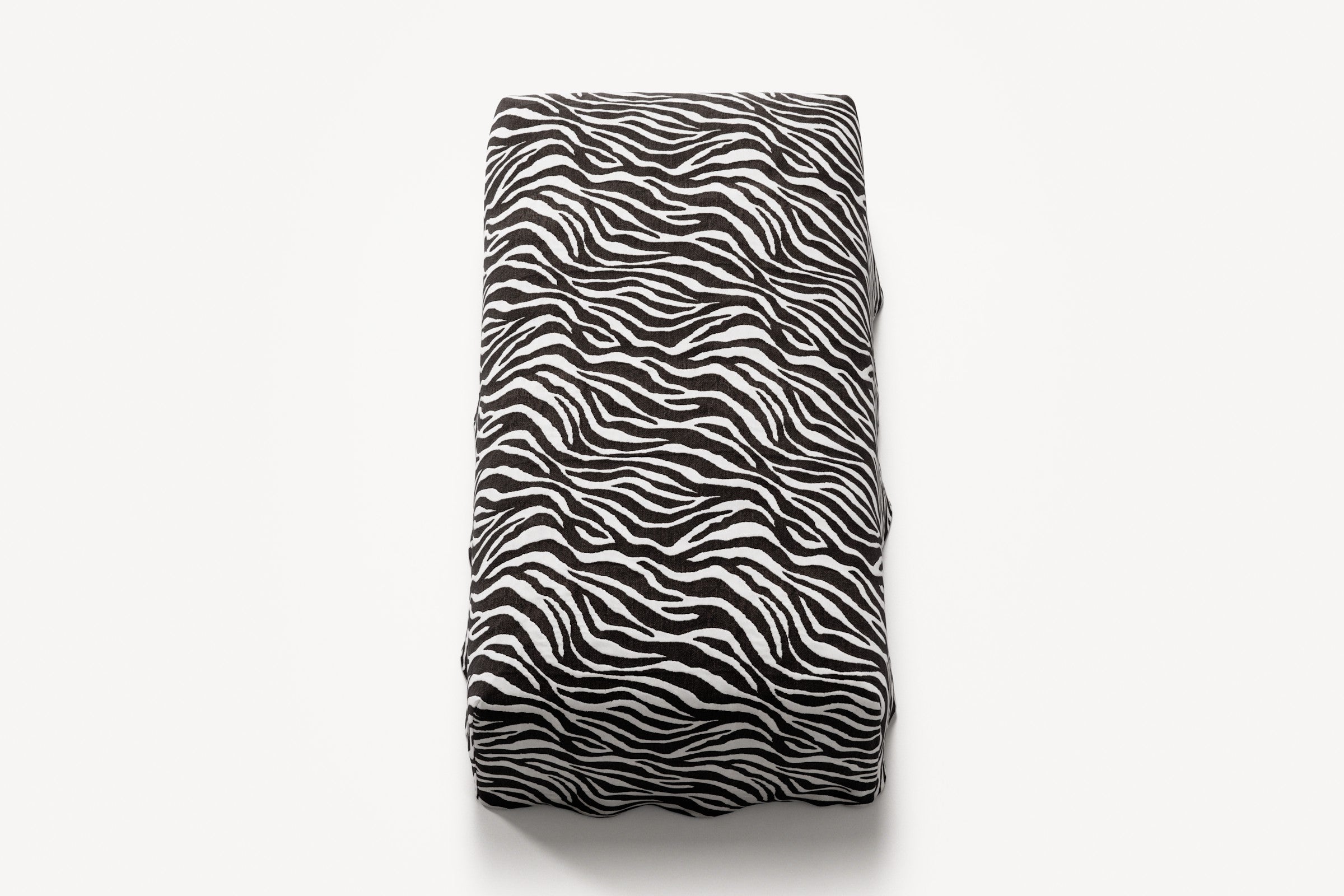 NOMAD - Pouf - Chenille Jacquard Zebra Black White
